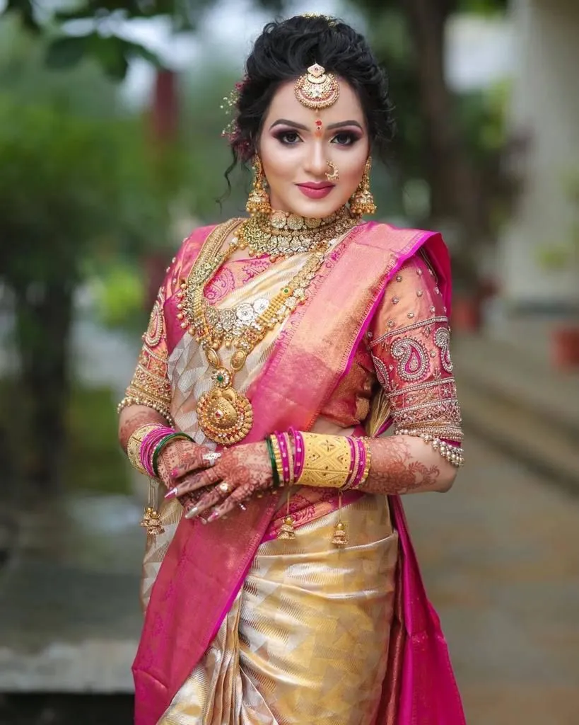 Sophisticated Beige Soft Silk Saree With Angelic Blouse Piece